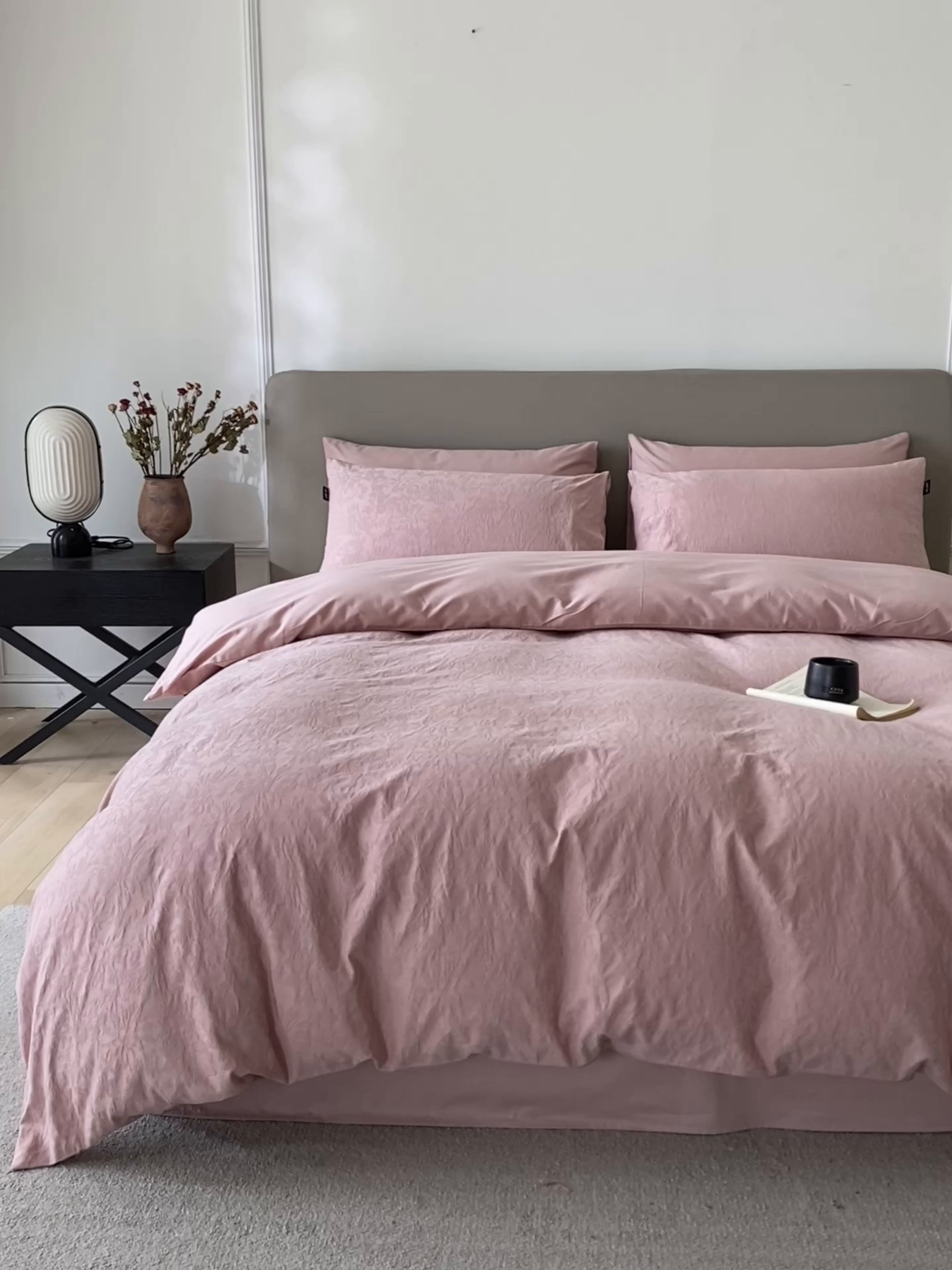 91家纺网 家纺一手货源 找家纺 禾时 2025新款A类60支加厚长绒棉全棉纯棉立体提花轻奢四件套 初禾（豆沙）