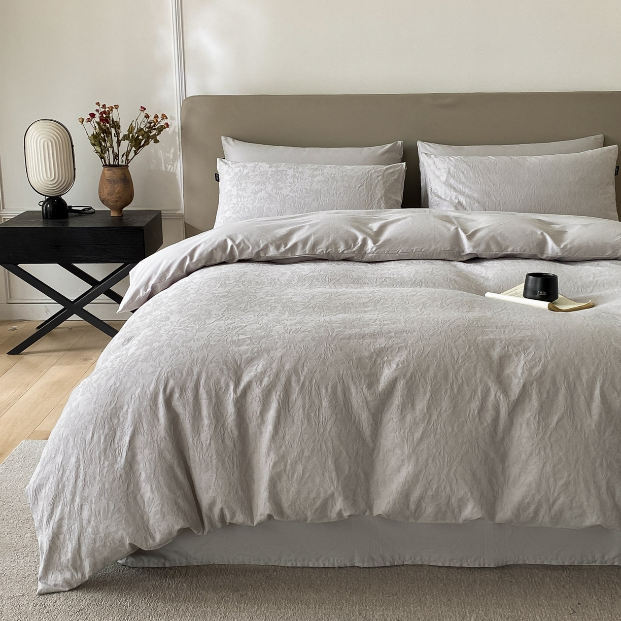 91家纺网 家纺一手货源 找家纺 禾时 2025新款A类60支加厚长绒棉全棉纯棉立体提花轻奢四件套 初禾（灰）