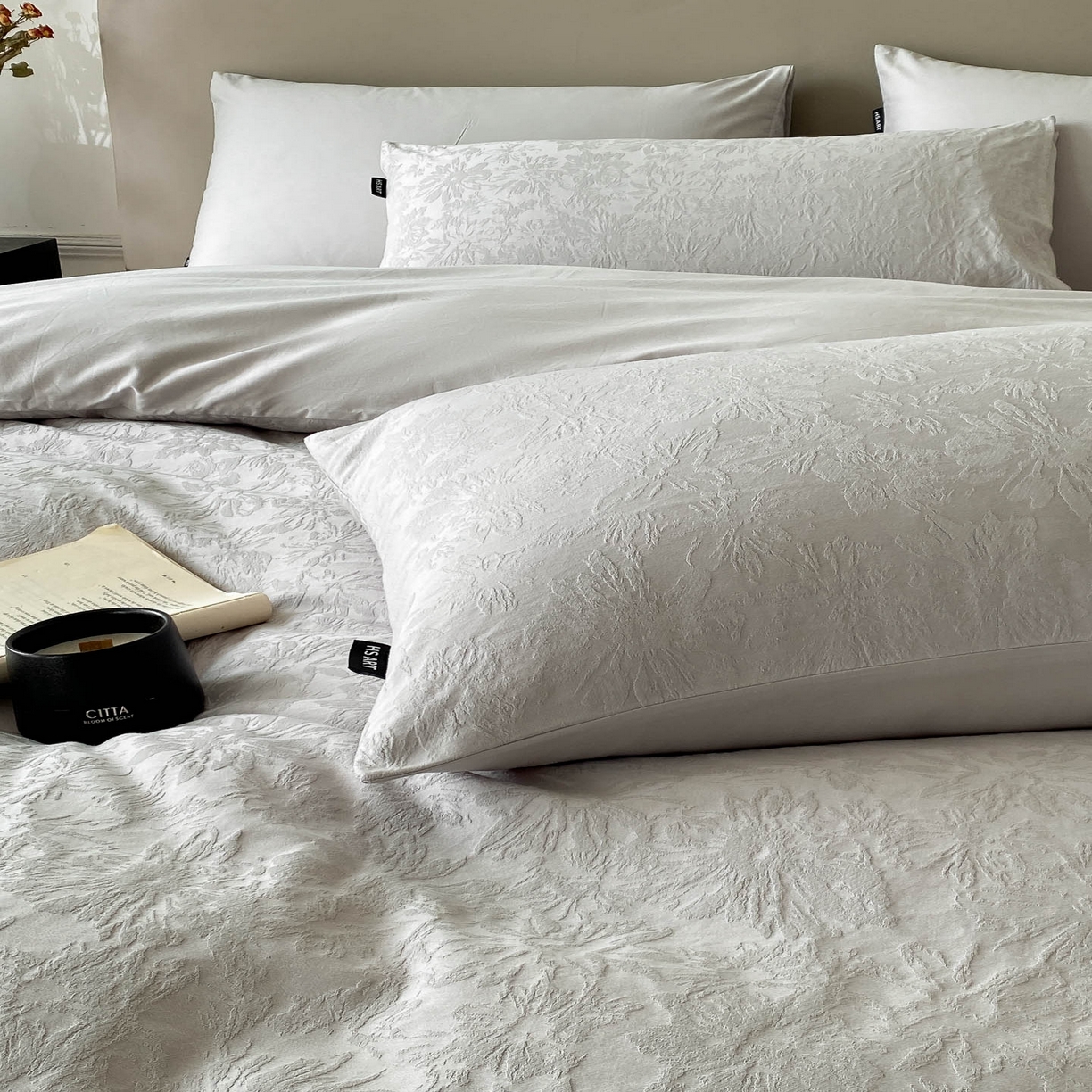 91家纺网 家纺一手货源 找家纺 禾时 2025新款A类60支加厚长绒棉全棉纯棉立体提花轻奢四件套 初禾（灰）