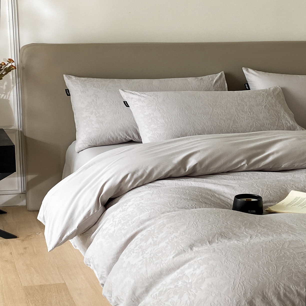 91家纺网 家纺一手货源 找家纺 禾时 2025新款A类60支加厚长绒棉全棉纯棉立体提花轻奢四件套 初禾（灰）