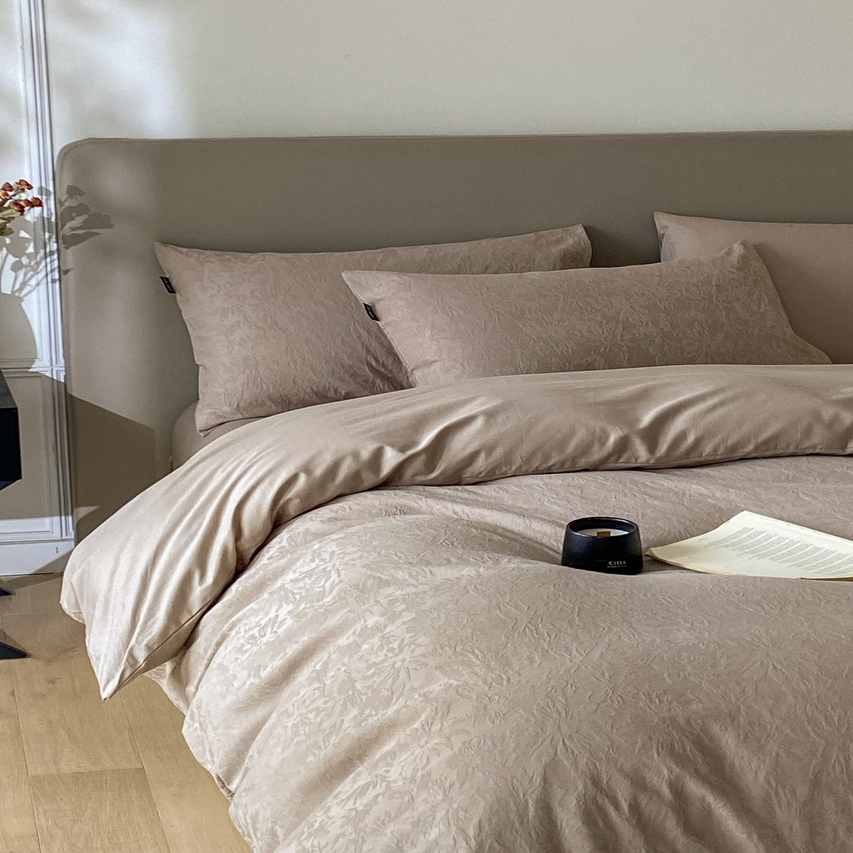 91家纺网 家纺一手货源 找家纺 禾时 2025新款A类60支加厚长绒棉全棉纯棉立体提花轻奢四件套 初禾（咖）