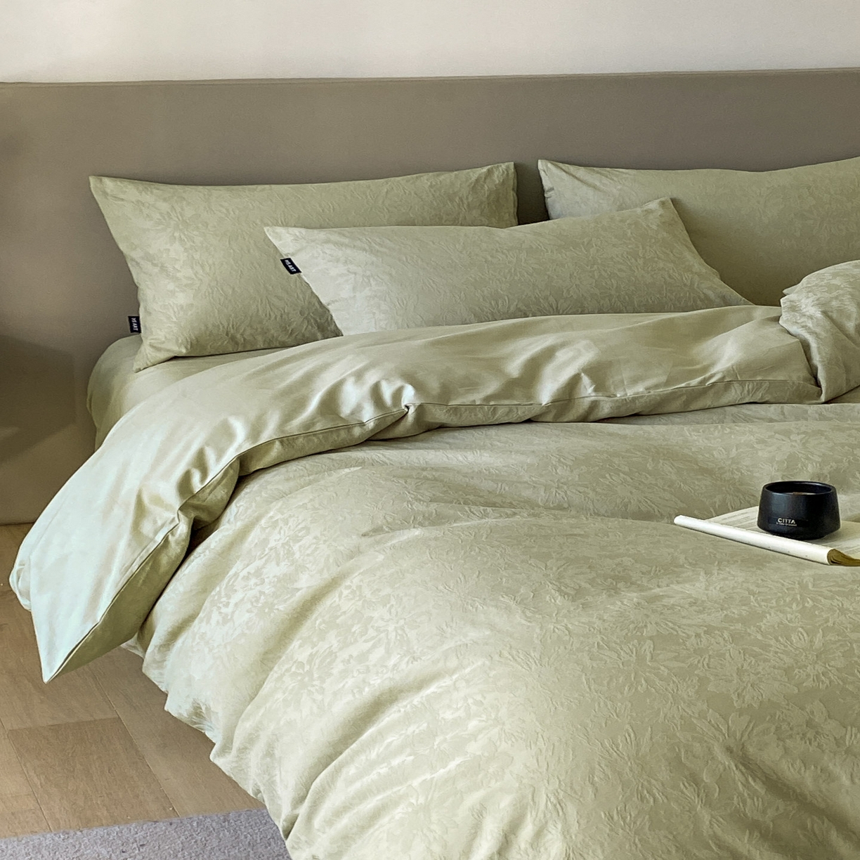 91家纺网 家纺一手货源 找家纺 禾时 2025新款A类60支加厚长绒棉全棉纯棉立体提花轻奢四件套 初禾（绿）