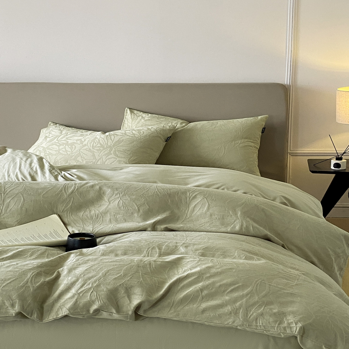 91家纺网 家纺一手货源 找家纺 禾时 2025新款A类60支加厚长绒棉全棉纯棉立体提花轻奢四件套 达米安（绿）