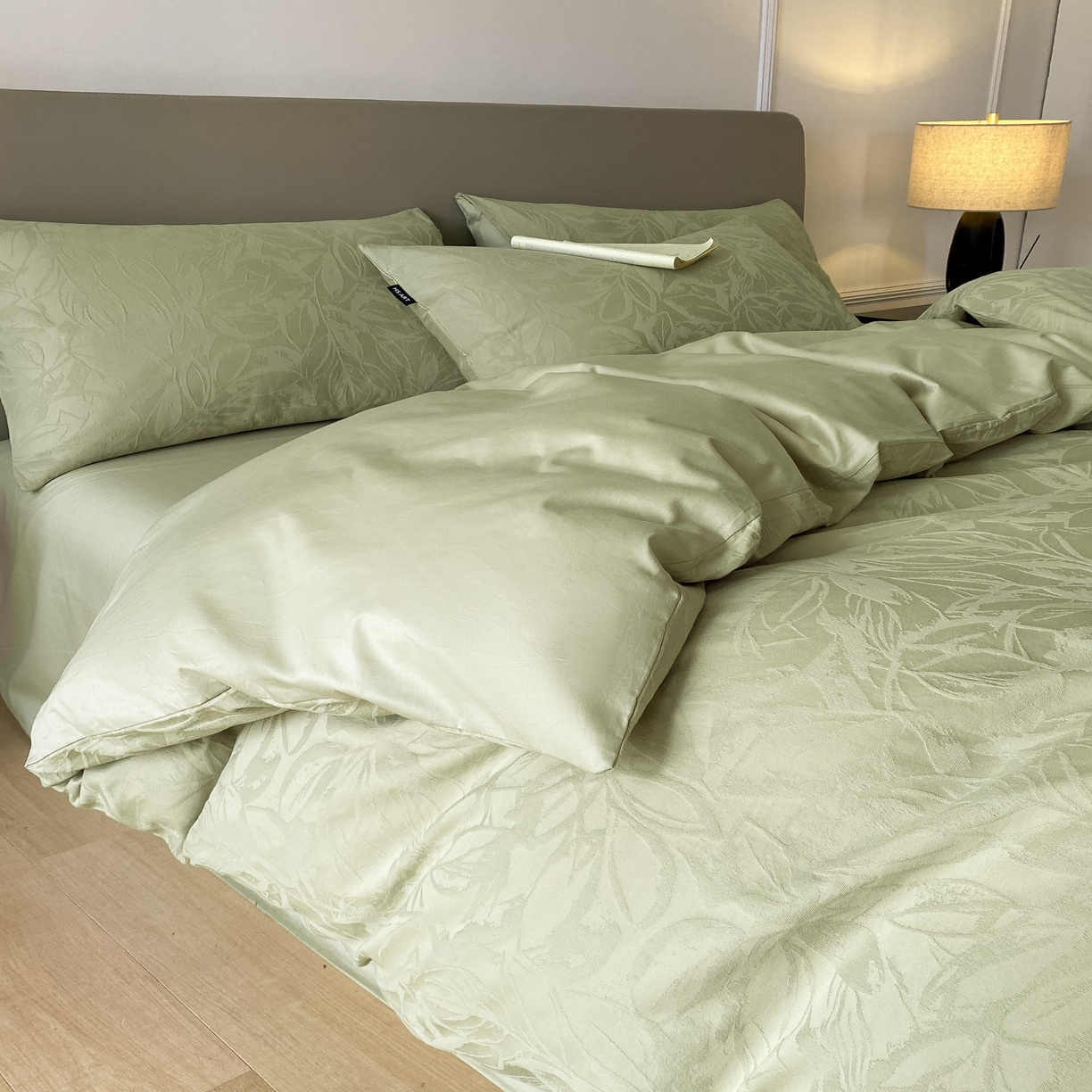 91家纺网 家纺一手货源 找家纺 禾时 2025新款A类60支加厚长绒棉全棉纯棉立体提花轻奢四件套 达米安（绿）