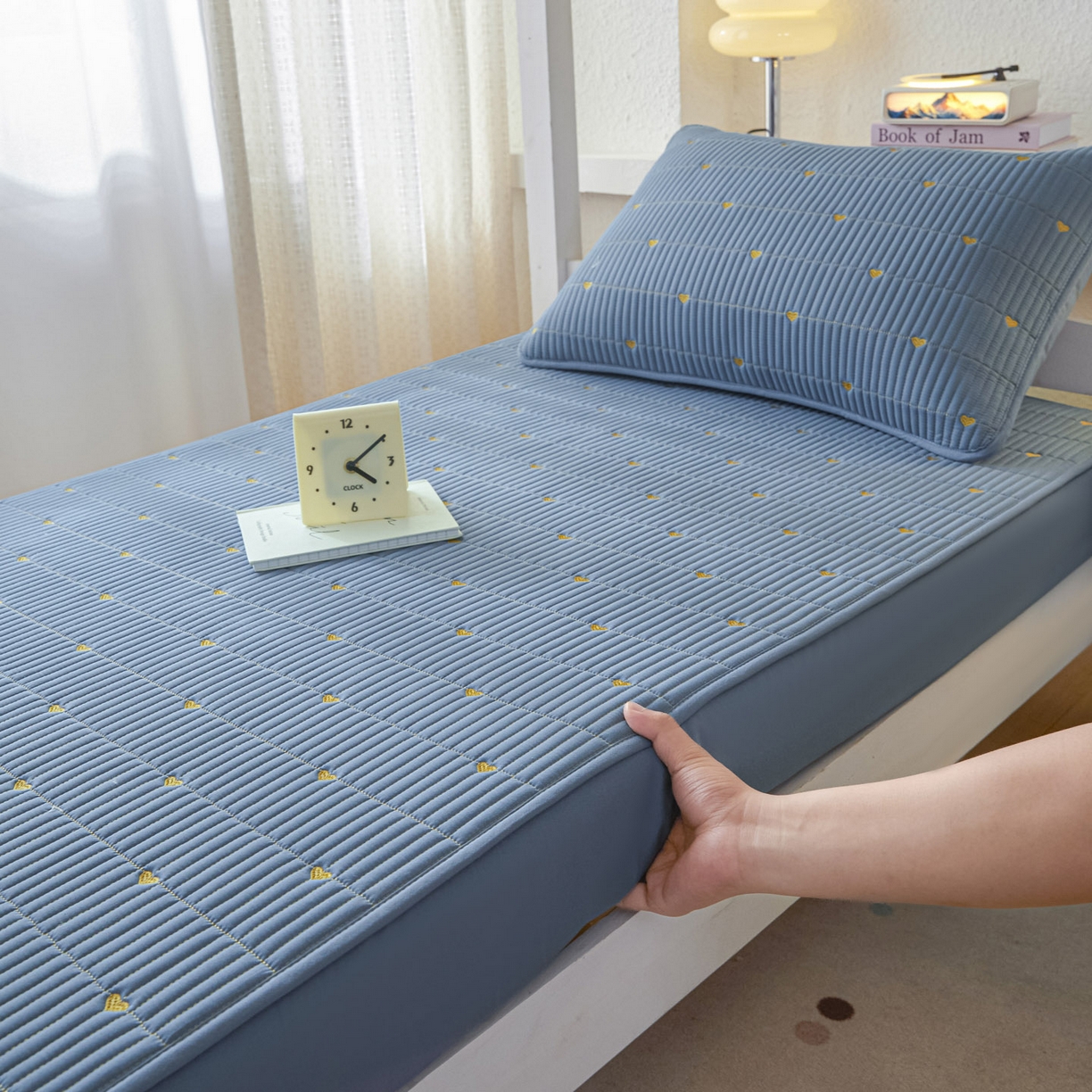 91家纺网 家纺一手货源 找家纺 （总）芬晴家纺 2025春夏新款A类大豆夹棉学生床笠单床笠床笠单件-繁星-爱心系列