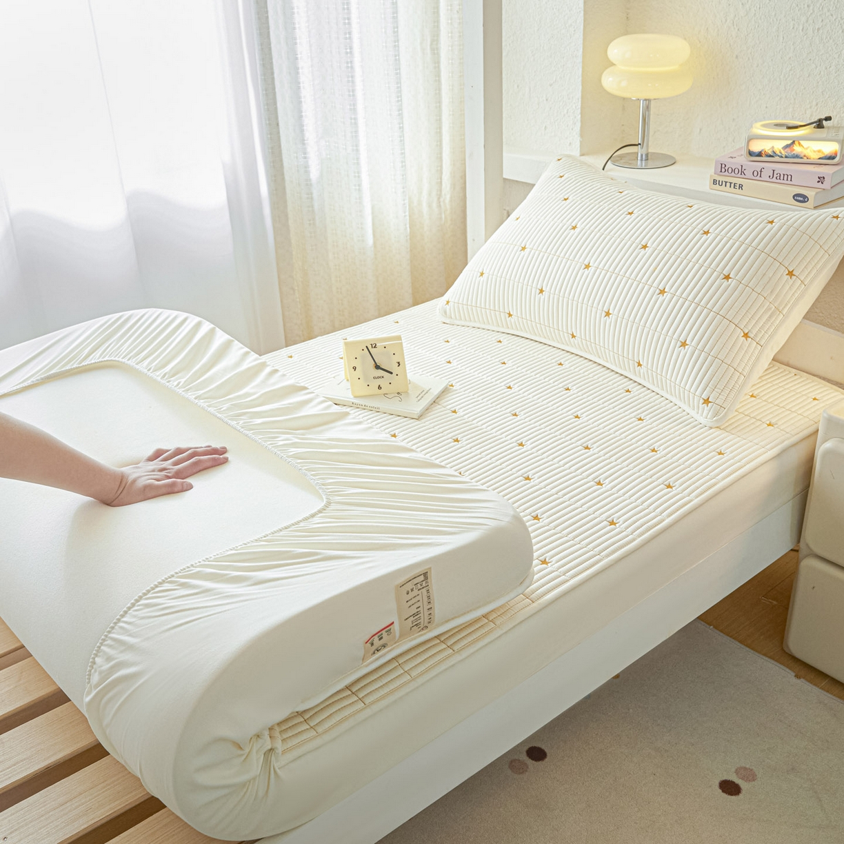 91家纺网 家纺一手货源 找家纺 芬晴家纺 2025春夏新款A类大豆夹棉学生床笠单床笠床笠单件-繁星-爱心系列 繁星-米白