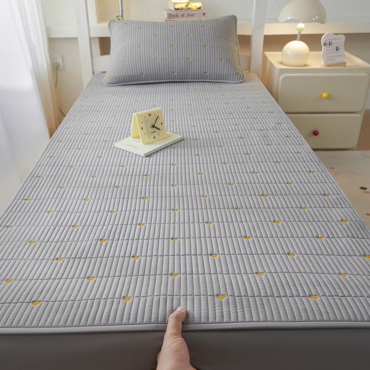 91家纺网 家纺一手货源 找家纺 芬晴家纺 2025春夏新款A类大豆夹棉学生床笠单床笠床笠单件-繁星-爱心系列 爱心-星灰