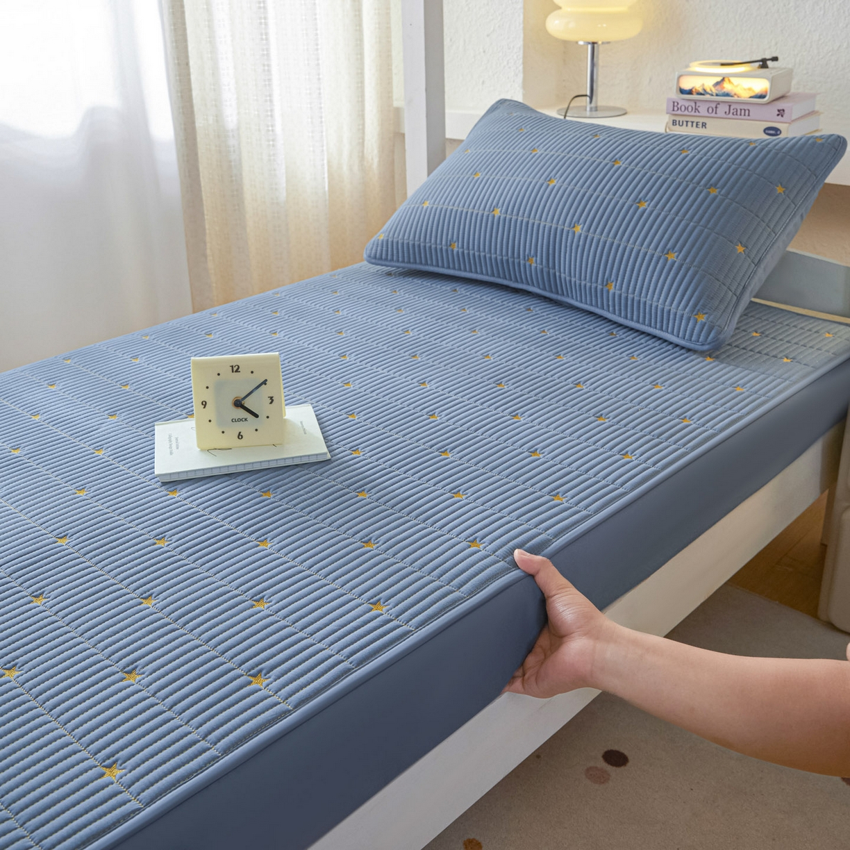 91家纺网 家纺一手货源 找家纺 （总）芬晴家纺 2025春夏新款A类大豆夹棉学生床笠单床笠床笠单件-繁星-爱心系列