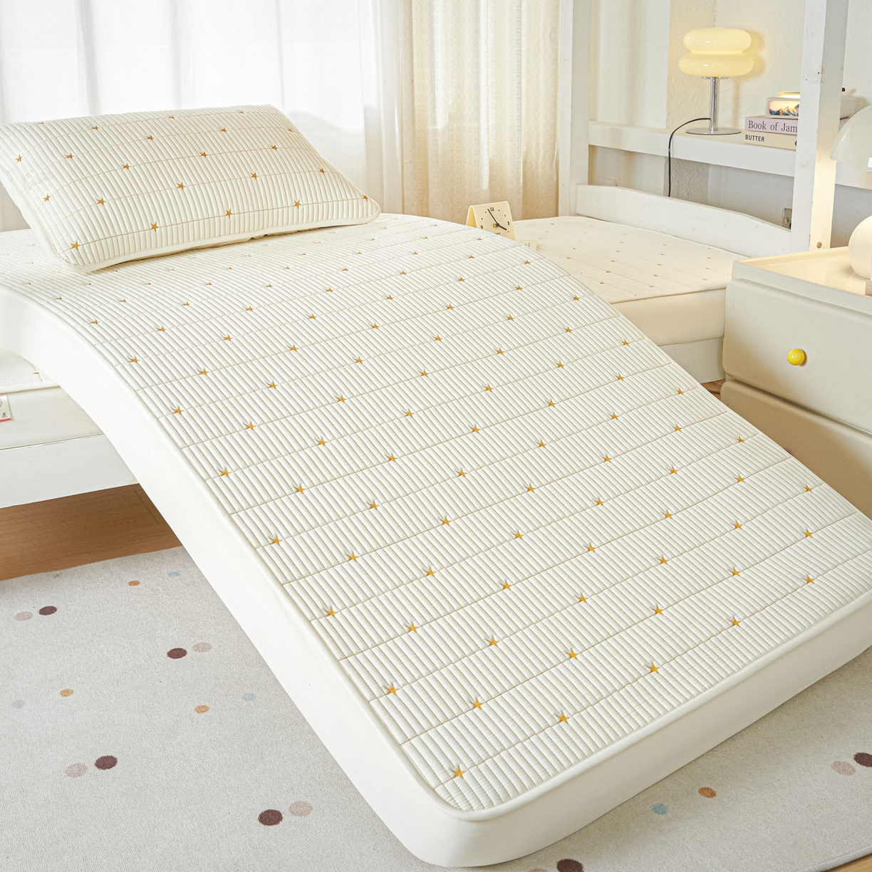 91家纺网 家纺一手货源 找家纺 芬晴家纺 2025春夏新款A类大豆夹棉学生床笠单床笠床笠单件-繁星-爱心系列 繁星-米白