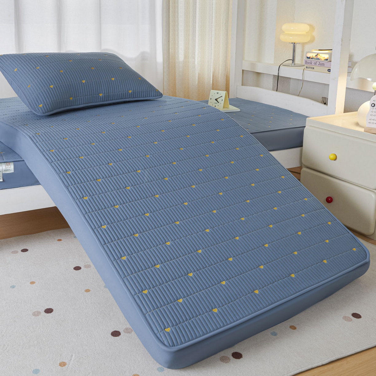 91家纺网 家纺一手货源 找家纺 芬晴家纺 2025春夏新款A类大豆夹棉学生床笠单床笠床笠单件-繁星-爱心系列 繁星-雾蓝