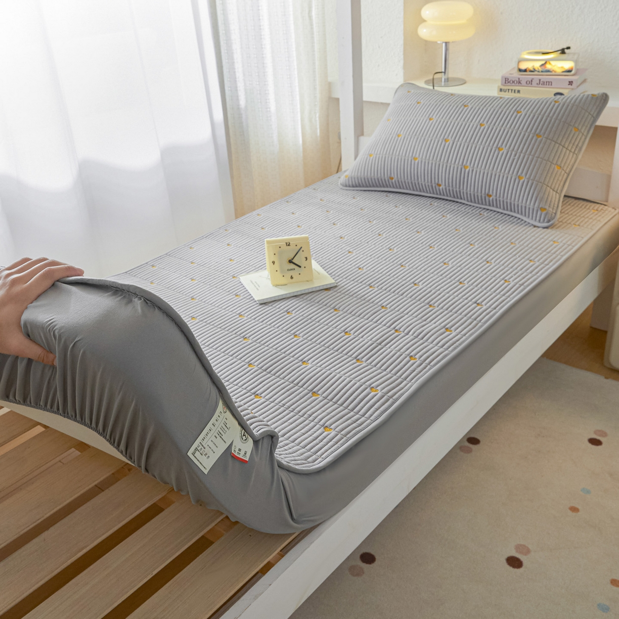 91家纺网 家纺一手货源 找家纺 芬晴家纺 2025春夏新款A类大豆夹棉学生床笠单床笠床笠单件-繁星-爱心系列 爱心-星灰