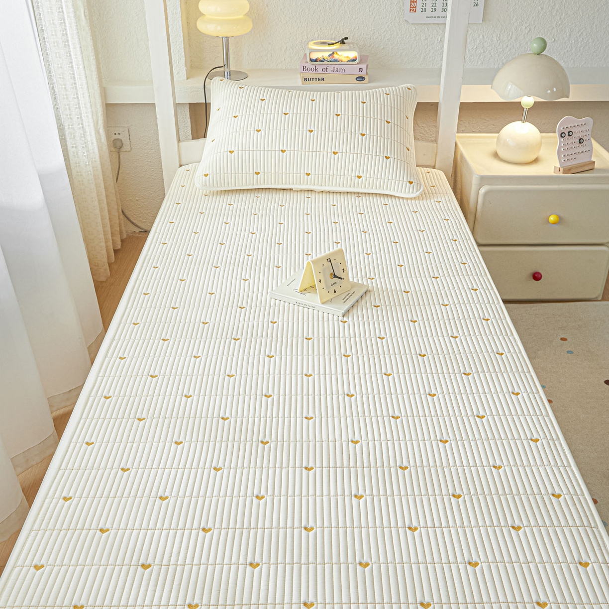 91家纺网 家纺一手货源 找家纺 芬晴家纺 2025春夏新款A类大豆夹棉学生床笠单床笠床笠单件-繁星-爱心系列 爱心-米白