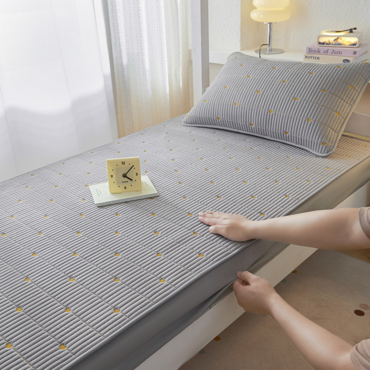 91家纺网 家纺一手货源 找家纺 芬晴家纺 2025春夏新款A类大豆夹棉学生床笠单床笠床笠单件-繁星-爱心系列 爱心-星灰