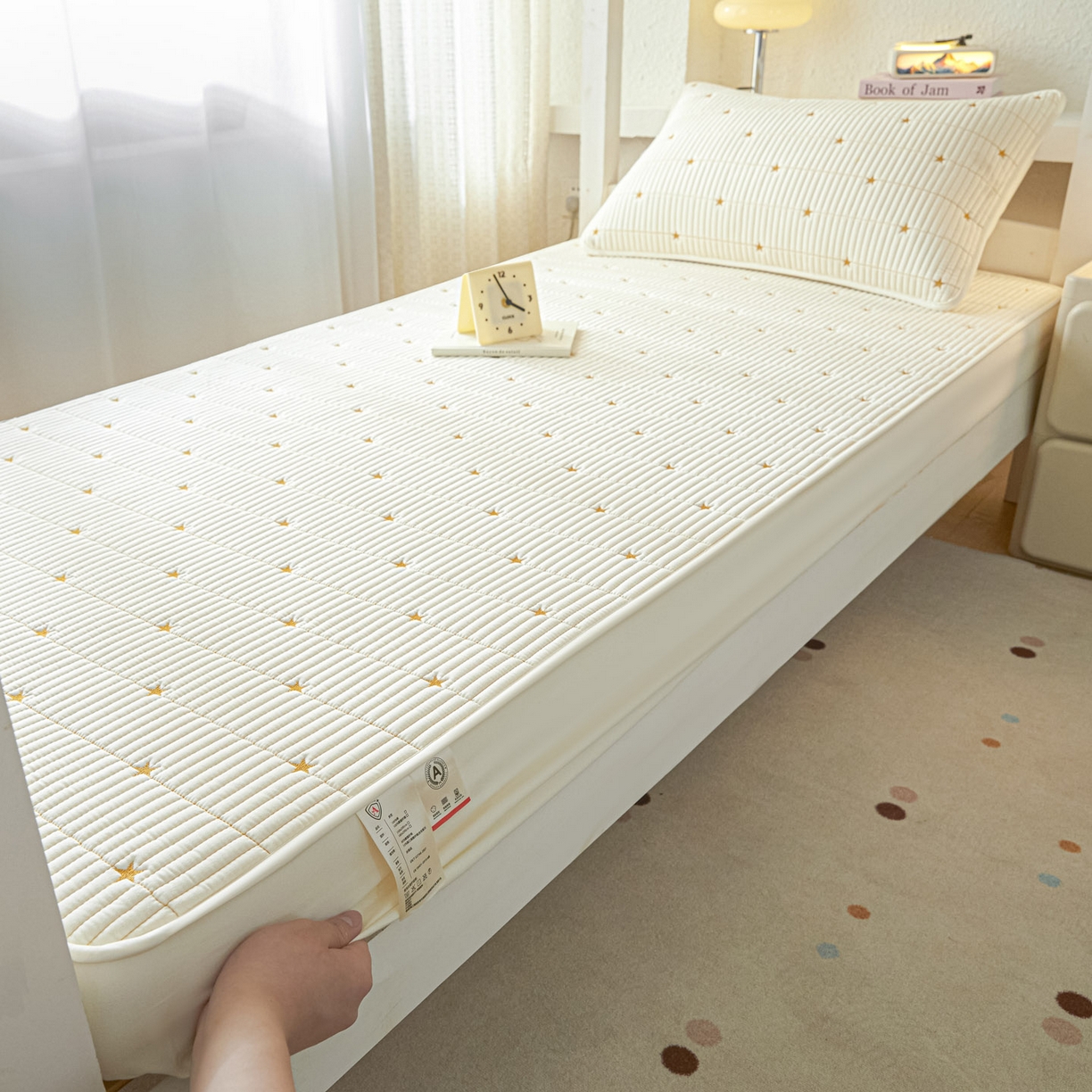 91家纺网 家纺一手货源 找家纺 芬晴家纺 2025春夏新款A类大豆夹棉学生床笠单床笠床笠单件-繁星-爱心系列 繁星-米白