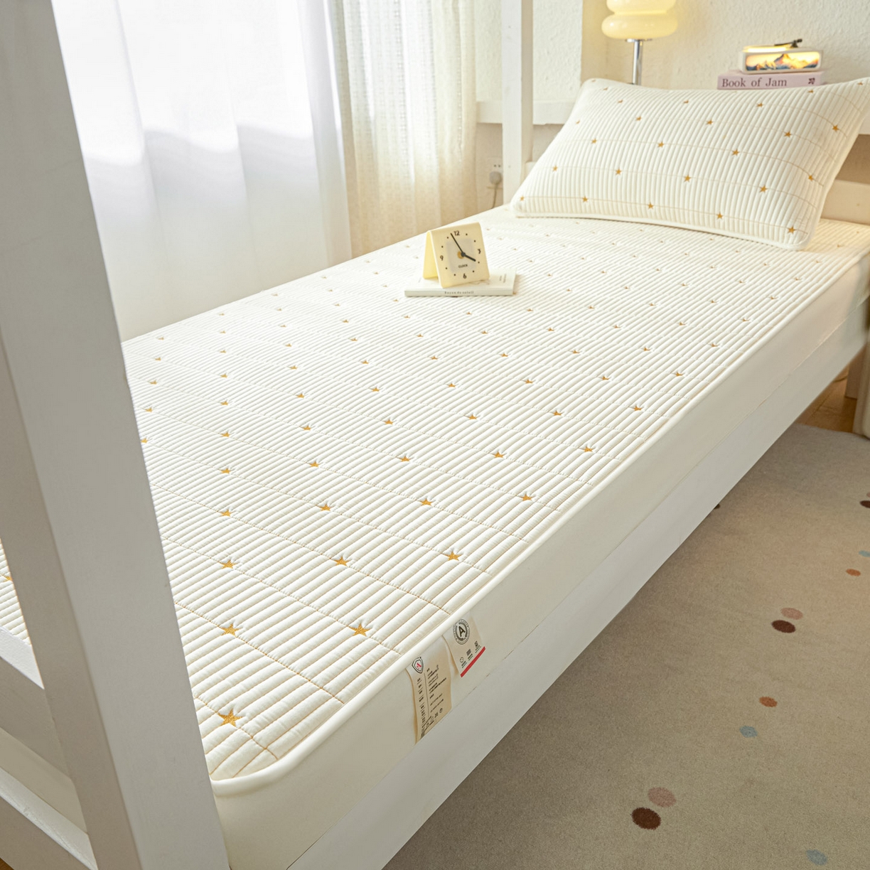 91家纺网 家纺一手货源 找家纺 芬晴家纺 2025春夏新款A类大豆夹棉学生床笠单床笠床笠单件-繁星-爱心系列 繁星-米白