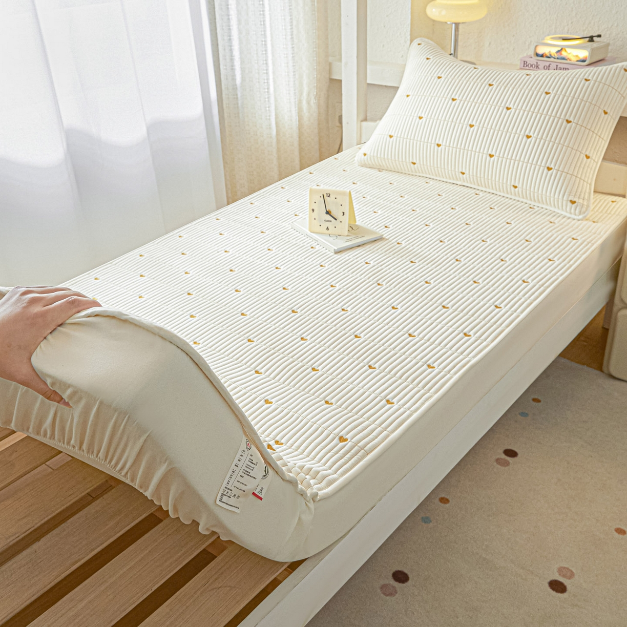 91家纺网 家纺一手货源 找家纺 芬晴家纺 2025春夏新款A类大豆夹棉学生床笠单床笠床笠单件-繁星-爱心系列 爱心-米白