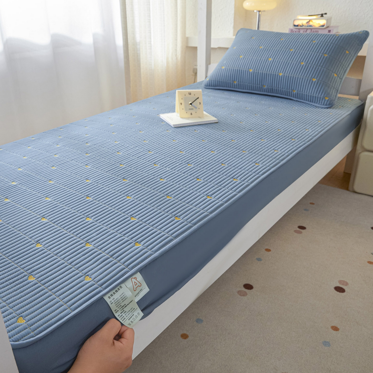 91家纺网 家纺一手货源 找家纺 芬晴家纺 2025春夏新款A类大豆夹棉学生床笠单床笠床笠单件-繁星-爱心系列 爱心-雾蓝