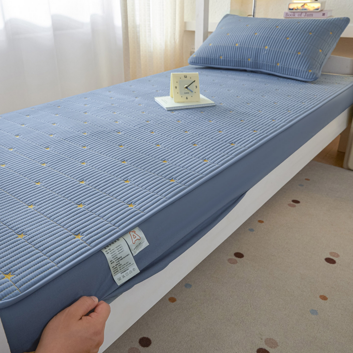 91家纺网 家纺一手货源 找家纺 芬晴家纺 2025春夏新款A类大豆夹棉学生床笠单床笠床笠单件-繁星-爱心系列 繁星-雾蓝