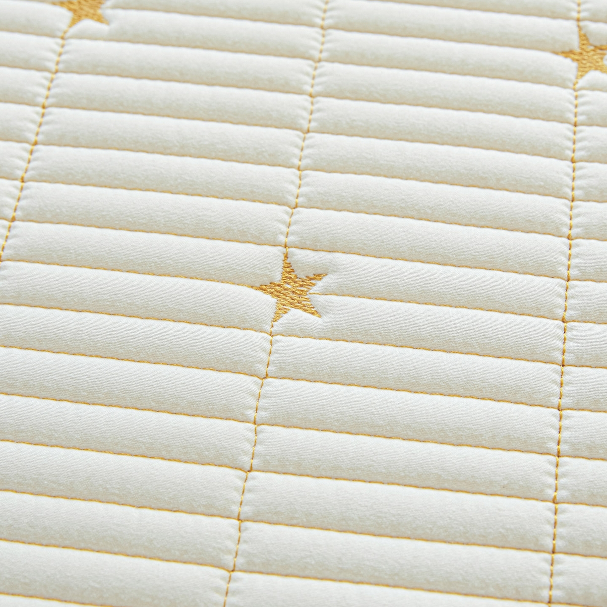 91家纺网 家纺一手货源 找家纺 芬晴家纺 2025春夏新款A类大豆夹棉学生床笠单床笠床笠单件-繁星-爱心系列 繁星-米白