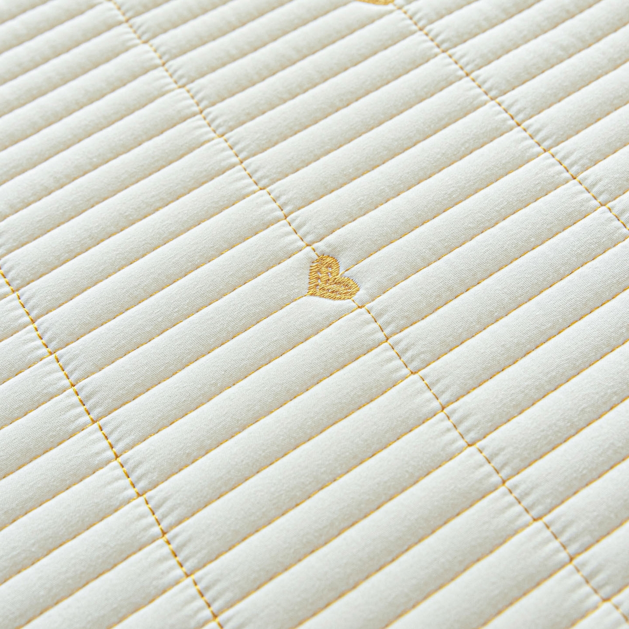 91家纺网 家纺一手货源 找家纺 芬晴家纺 2025春夏新款A类大豆夹棉学生床笠单床笠床笠单件-繁星-爱心系列 爱心-米白