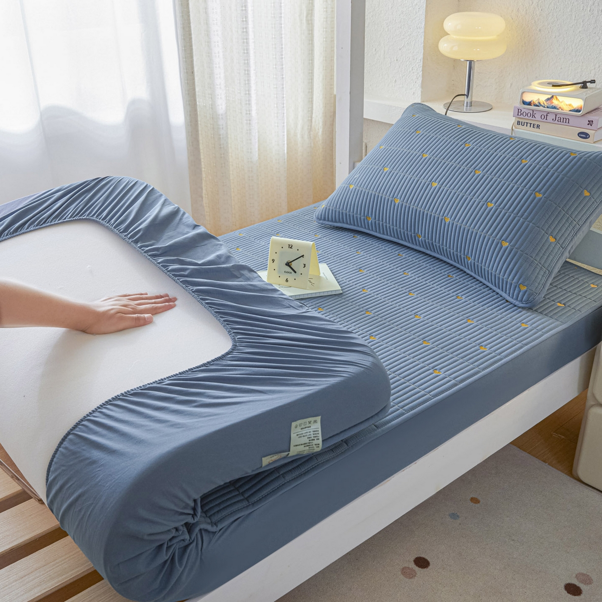 91家纺网 家纺一手货源 找家纺 芬晴家纺 2025春夏新款A类大豆夹棉学生床笠单床笠床笠单件-繁星-爱心系列 爱心-雾蓝