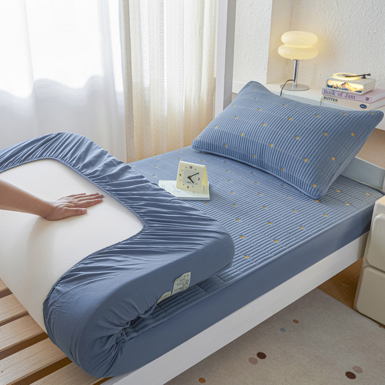 91家纺网 家纺一手货源 找家纺 芬晴家纺 2025春夏新款A类大豆夹棉学生床笠单床笠床笠单件-繁星-爱心系列 繁星-雾蓝