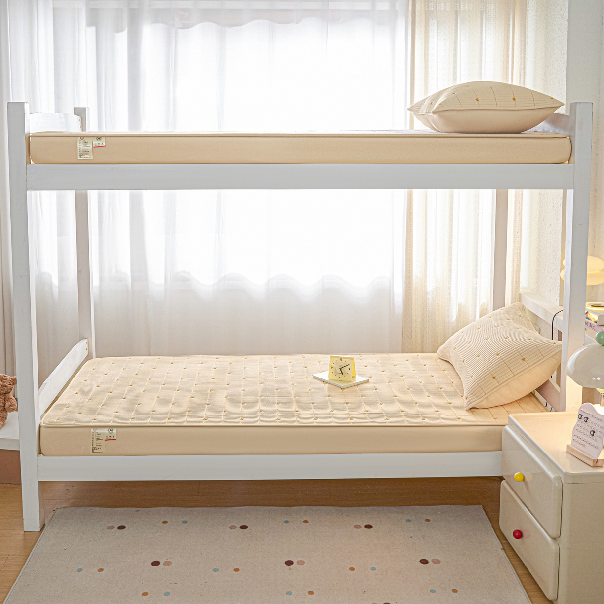 91家纺网 家纺一手货源 找家纺 芬晴家纺 2025春夏新款A类大豆夹棉学生床笠单床笠床笠单件-繁星-爱心系列 繁星-卡其