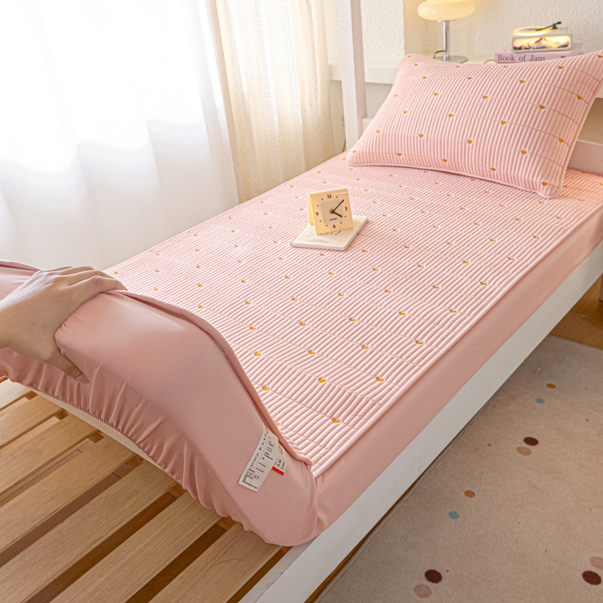 91家纺网 家纺一手货源 找家纺 （总）芬晴家纺 2025春夏新款A类大豆夹棉学生床笠单床笠床笠单件-繁星-爱心系列