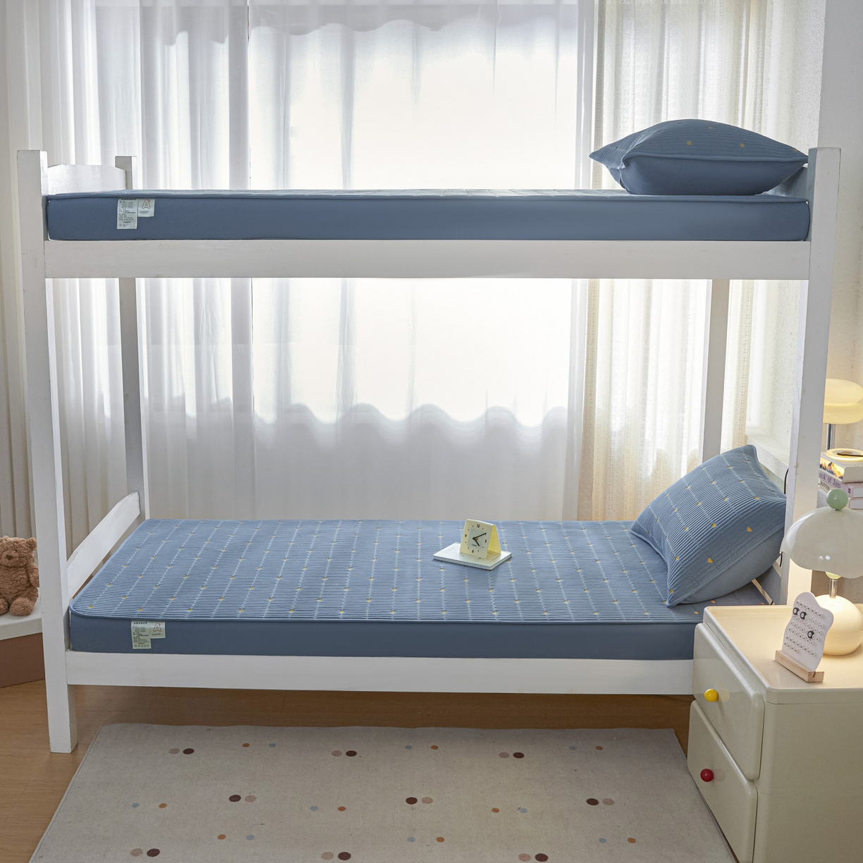 91家纺网 家纺一手货源 找家纺 芬晴家纺 2025春夏新款A类大豆夹棉学生床笠单床笠床笠单件-繁星-爱心系列 爱心-雾蓝