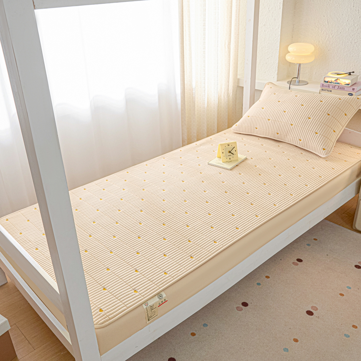 91家纺网 家纺一手货源 找家纺 芬晴家纺 2025春夏新款A类大豆夹棉学生床笠单床笠床笠单件-繁星-爱心系列 爱心-卡其