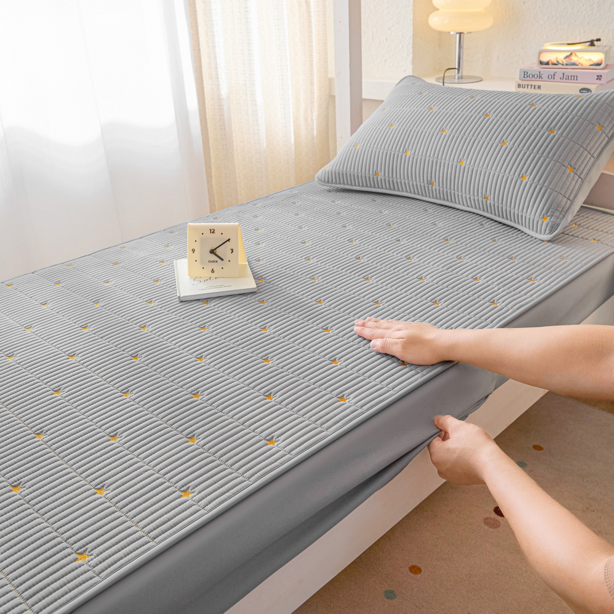 91家纺网 家纺一手货源 找家纺 芬晴家纺 2025春夏新款A类大豆夹棉学生床笠单床笠床笠单件-繁星-爱心系列 繁星-星灰