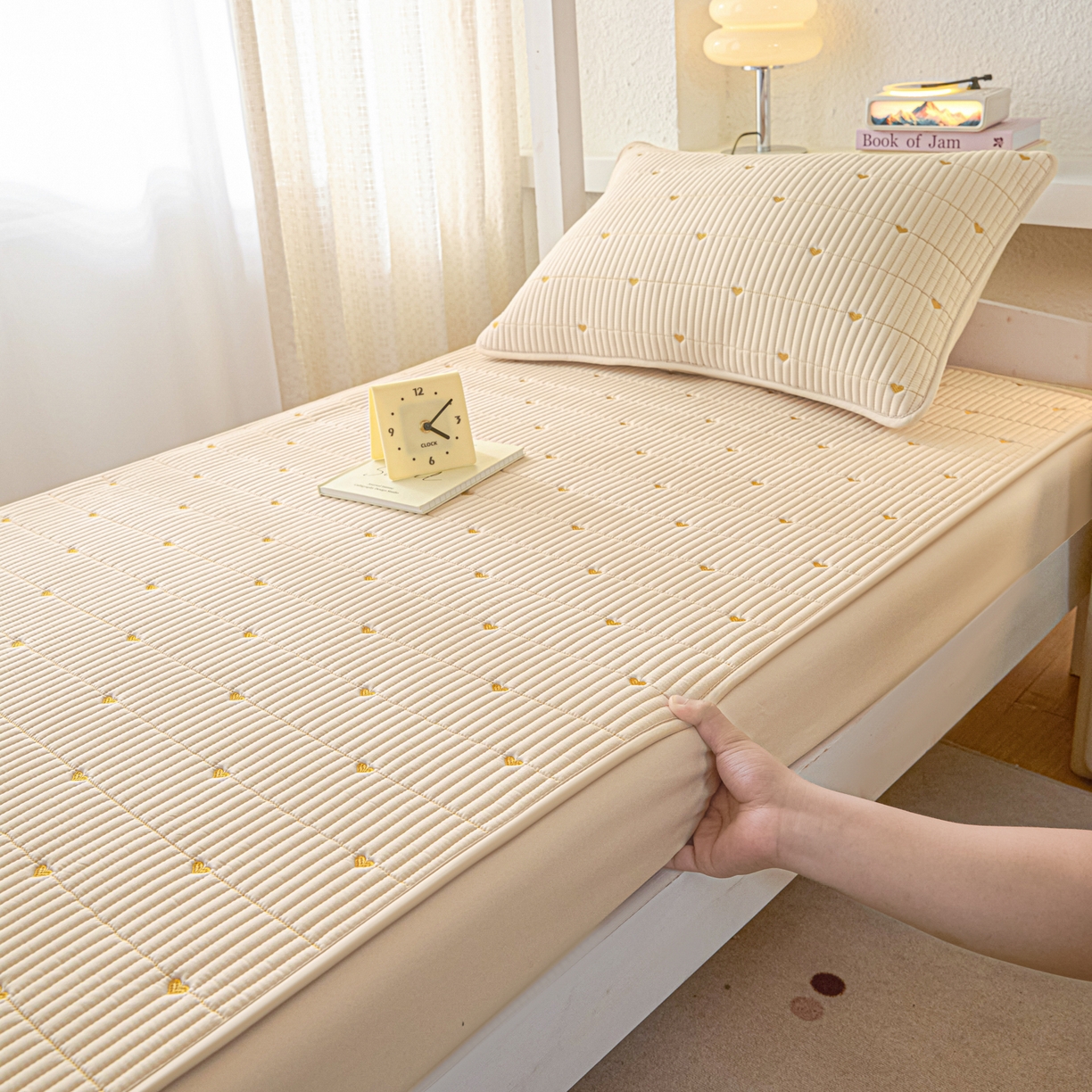 91家纺网 家纺一手货源 找家纺 （总）芬晴家纺 2025春夏新款A类大豆夹棉学生床笠单床笠床笠单件-繁星-爱心系列