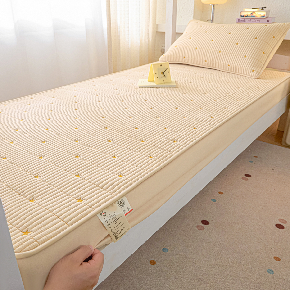 91家纺网 家纺一手货源 找家纺 芬晴家纺 2025春夏新款A类大豆夹棉学生床笠单床笠床笠单件-繁星-爱心系列 繁星-卡其