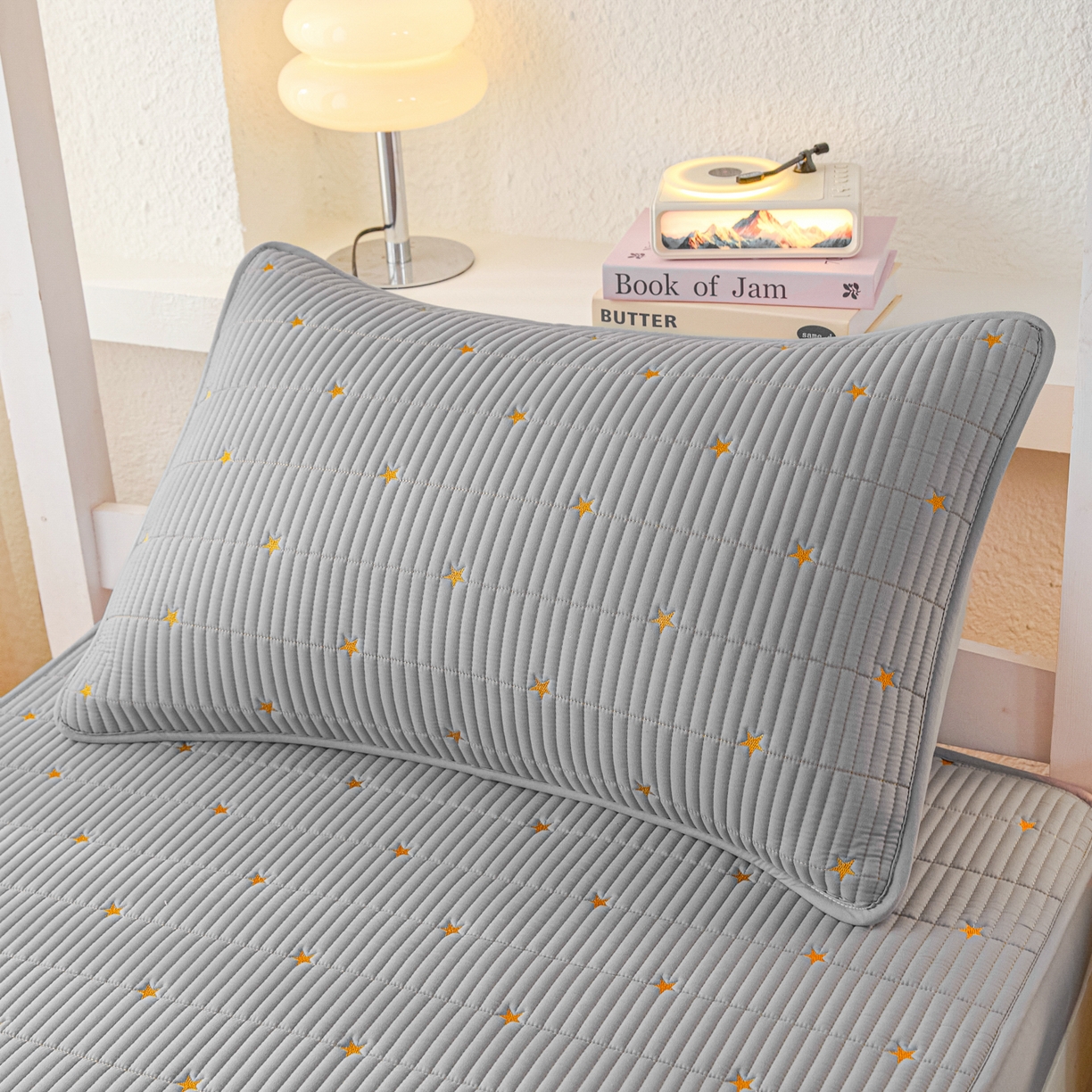 91家纺网 家纺一手货源 找家纺 芬晴家纺 2025春夏新款A类大豆夹棉学生床笠单床笠床笠单件-繁星-爱心系列 繁星-星灰