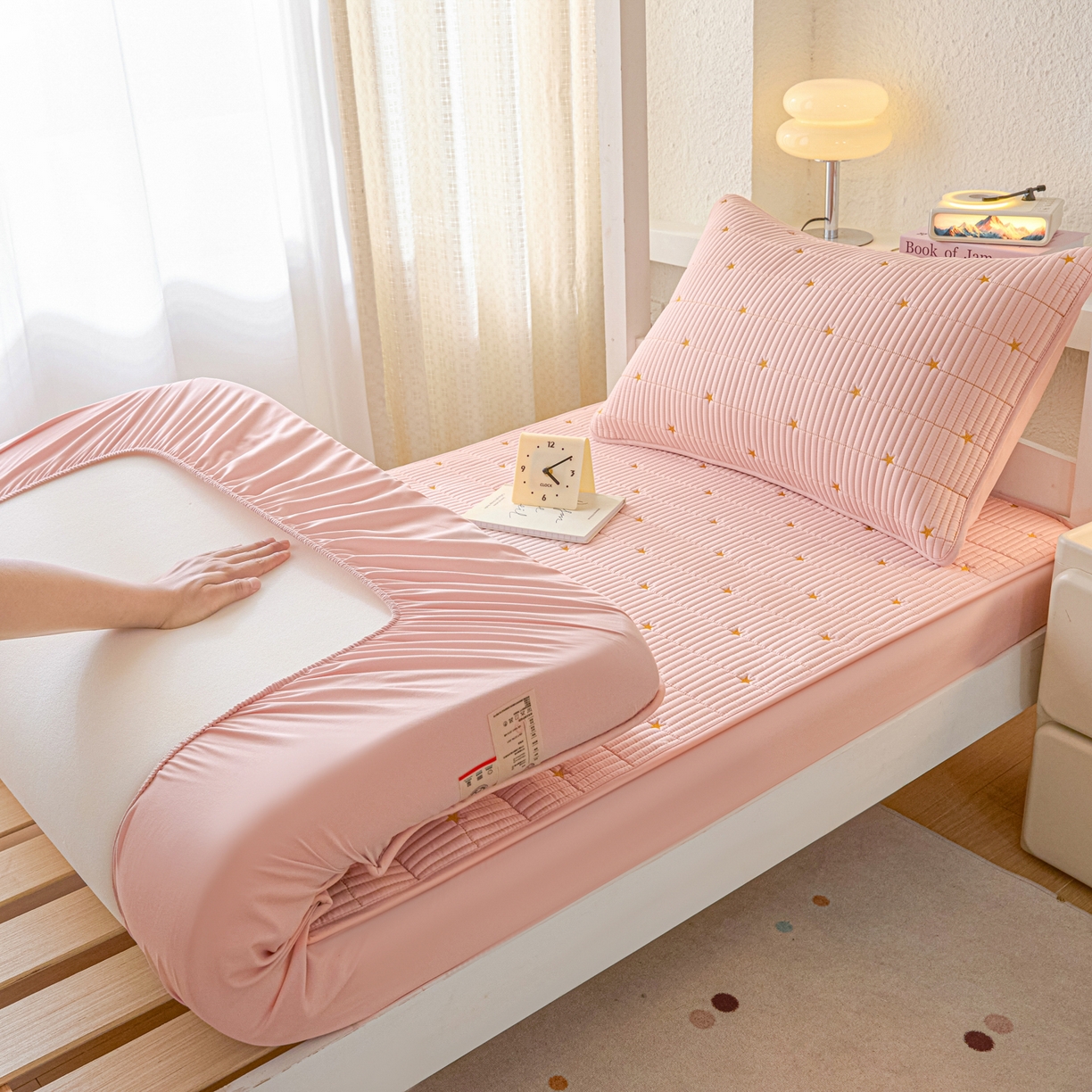 91家纺网 家纺一手货源 找家纺 芬晴家纺 2025春夏新款A类大豆夹棉学生床笠单床笠床笠单件-繁星-爱心系列 繁星-豆沙粉