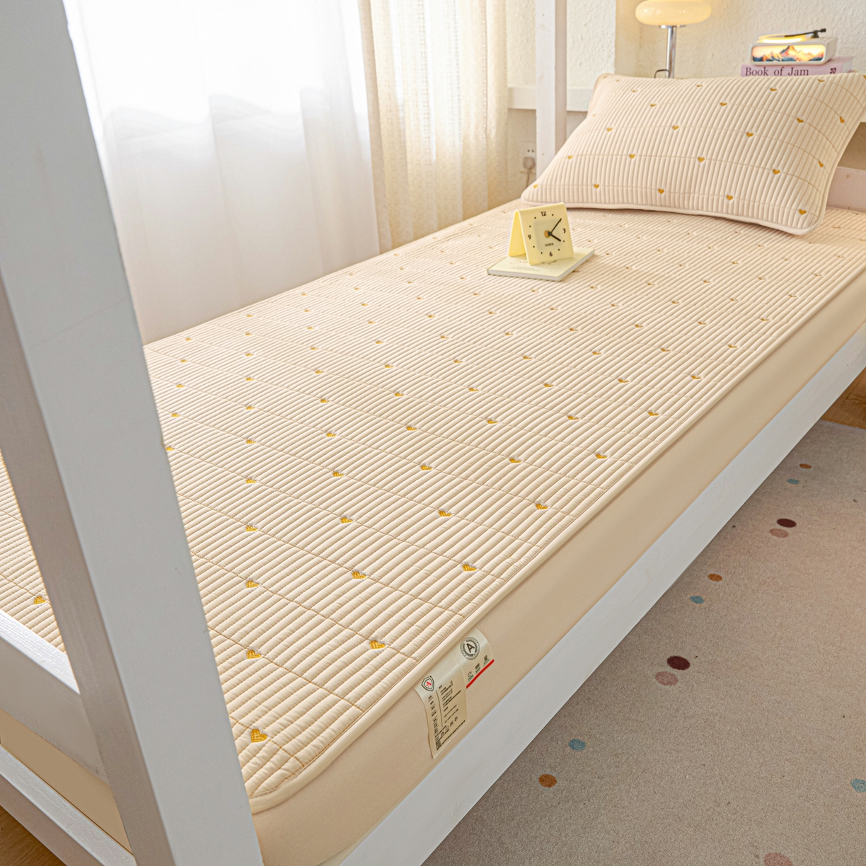 91家纺网 家纺一手货源 找家纺 芬晴家纺 2025春夏新款A类大豆夹棉学生床笠单床笠床笠单件-繁星-爱心系列 爱心-卡其