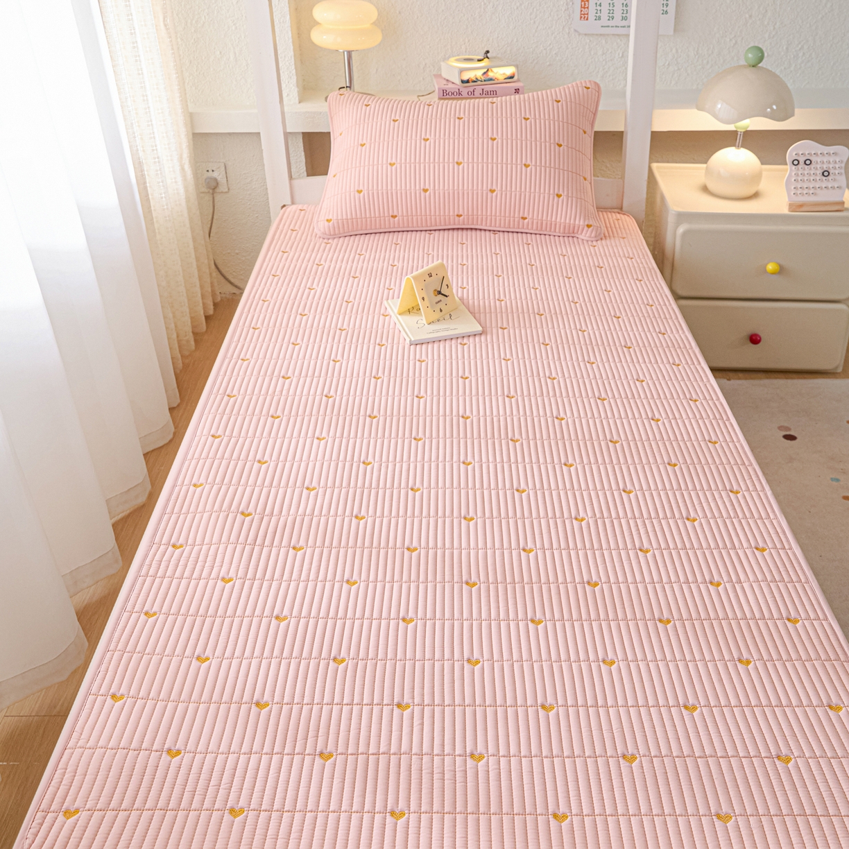 91家纺网 家纺一手货源 找家纺 （总）芬晴家纺 2025春夏新款A类大豆夹棉学生床笠单床笠床笠单件-繁星-爱心系列