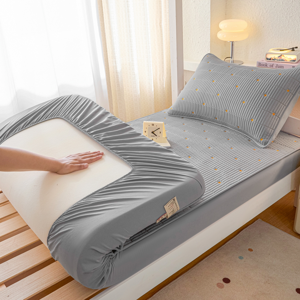 91家纺网 家纺一手货源 找家纺 芬晴家纺 2025春夏新款A类大豆夹棉学生床笠单床笠床笠单件-繁星-爱心系列 繁星-星灰