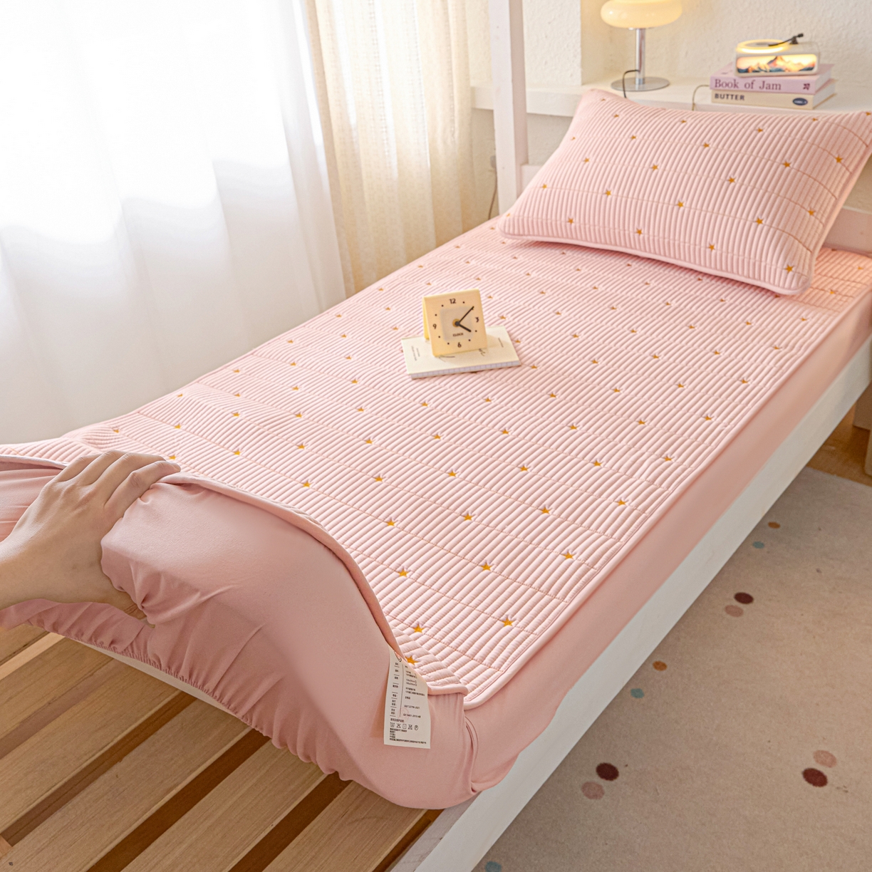 91家纺网 家纺一手货源 找家纺 芬晴家纺 2025春夏新款A类大豆夹棉学生床笠单床笠床笠单件-繁星-爱心系列 繁星-豆沙粉