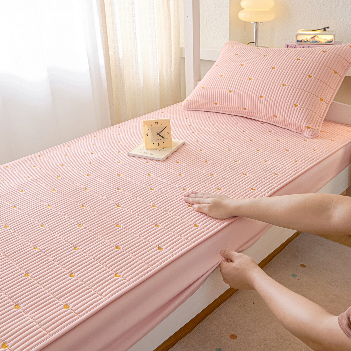 91家纺网 家纺一手货源 找家纺 芬晴家纺 2025春夏新款A类大豆夹棉学生床笠单床笠床笠单件-繁星-爱心系列 爱心-豆沙粉