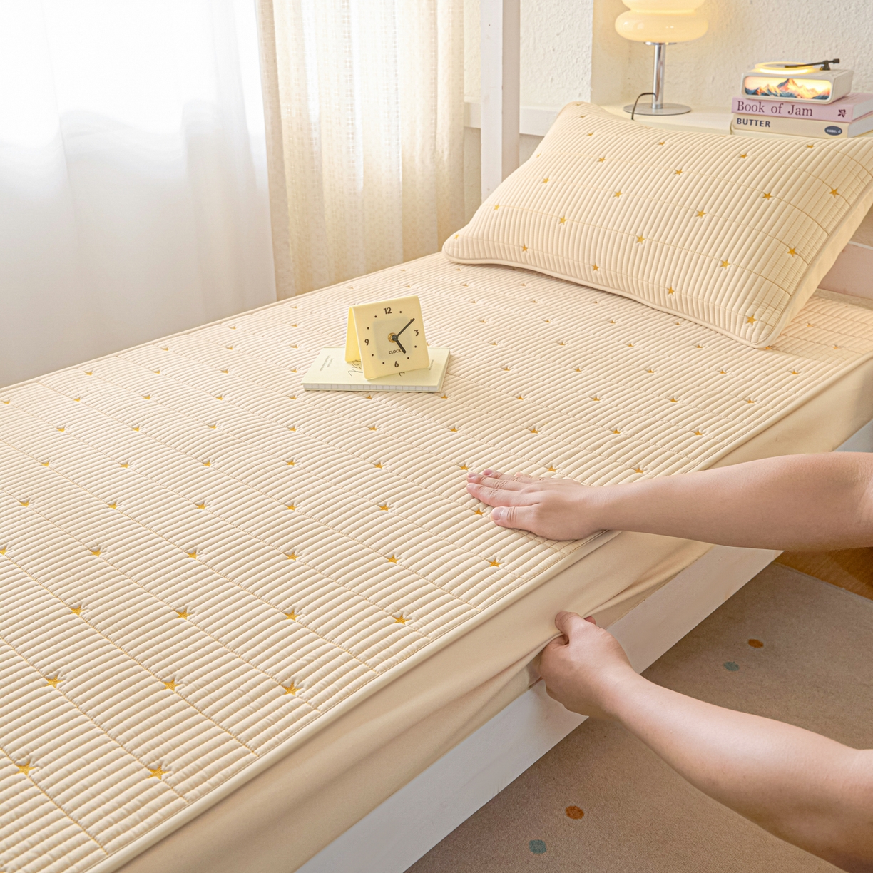 91家纺网 家纺一手货源 找家纺 芬晴家纺 2025春夏新款A类大豆夹棉学生床笠单床笠床笠单件-繁星-爱心系列 繁星-卡其