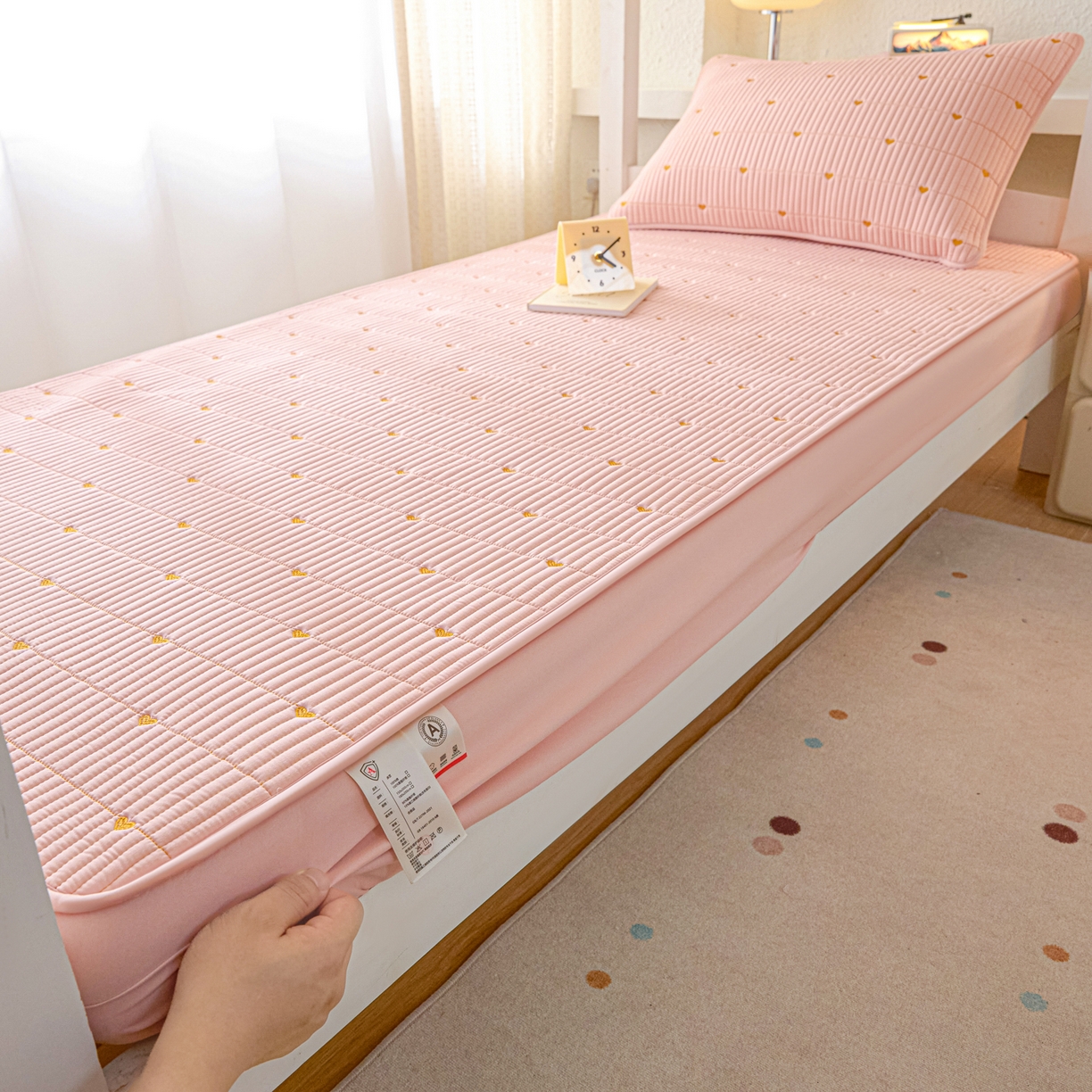 91家纺网 家纺一手货源 找家纺 芬晴家纺 2025春夏新款A类大豆夹棉学生床笠单床笠床笠单件-繁星-爱心系列 爱心-豆沙粉