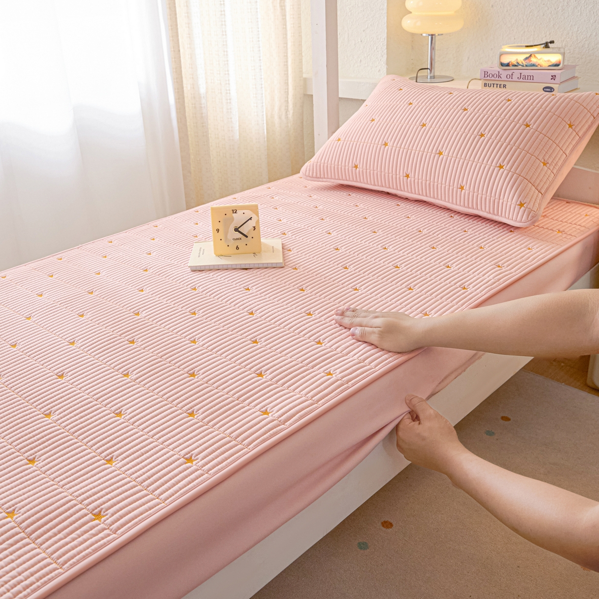 91家纺网 家纺一手货源 找家纺 芬晴家纺 2025春夏新款A类大豆夹棉学生床笠单床笠床笠单件-繁星-爱心系列 繁星-豆沙粉