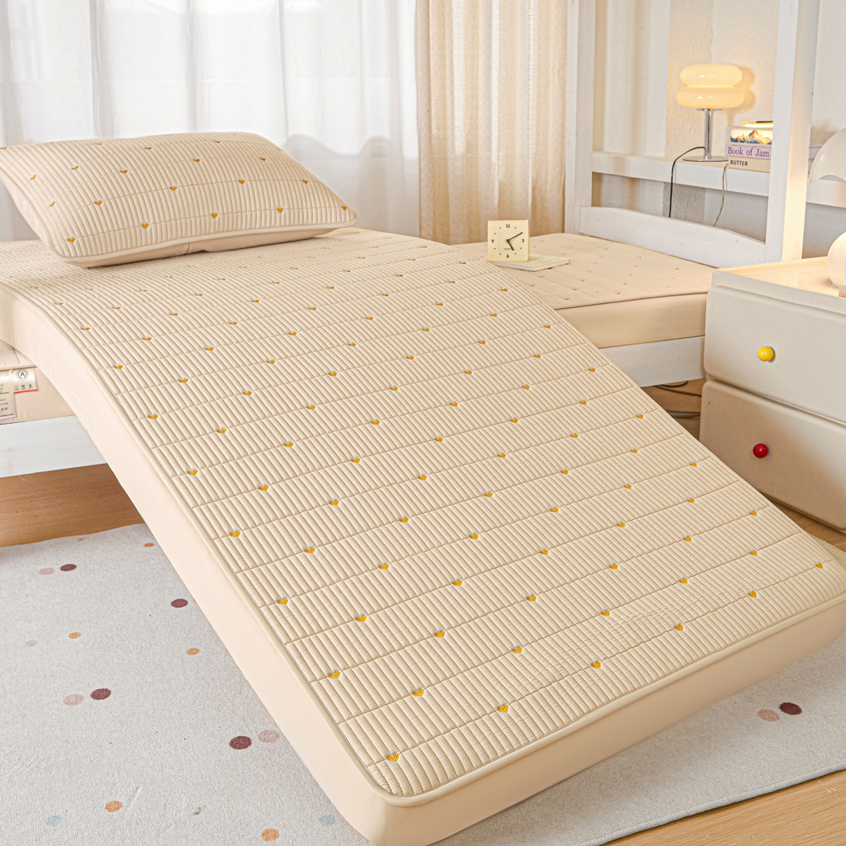 91家纺网 家纺一手货源 找家纺 芬晴家纺 2025春夏新款A类大豆夹棉学生床笠单床笠床笠单件-繁星-爱心系列 爱心-卡其