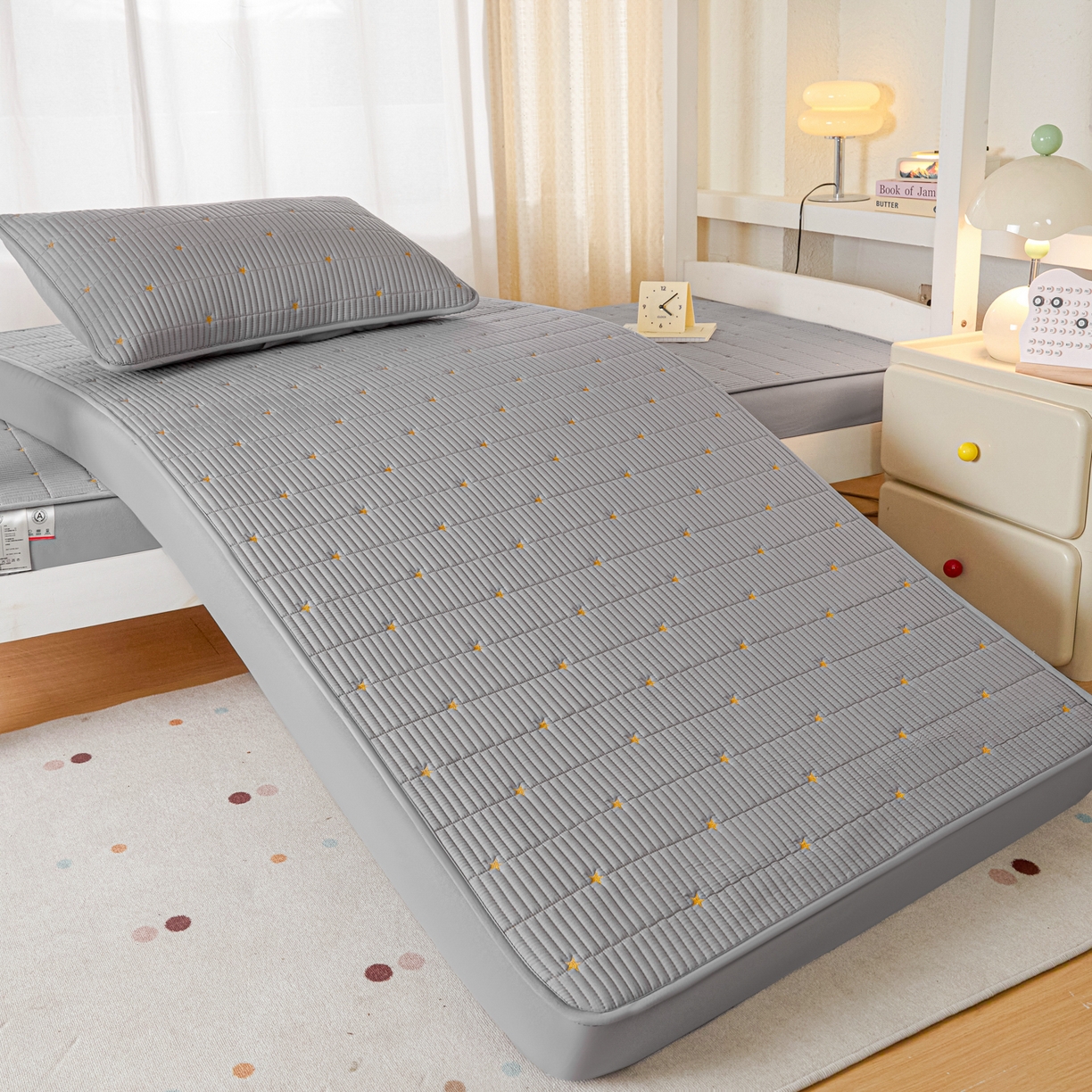 91家纺网 家纺一手货源 找家纺 芬晴家纺 2025春夏新款A类大豆夹棉学生床笠单床笠床笠单件-繁星-爱心系列 繁星-星灰