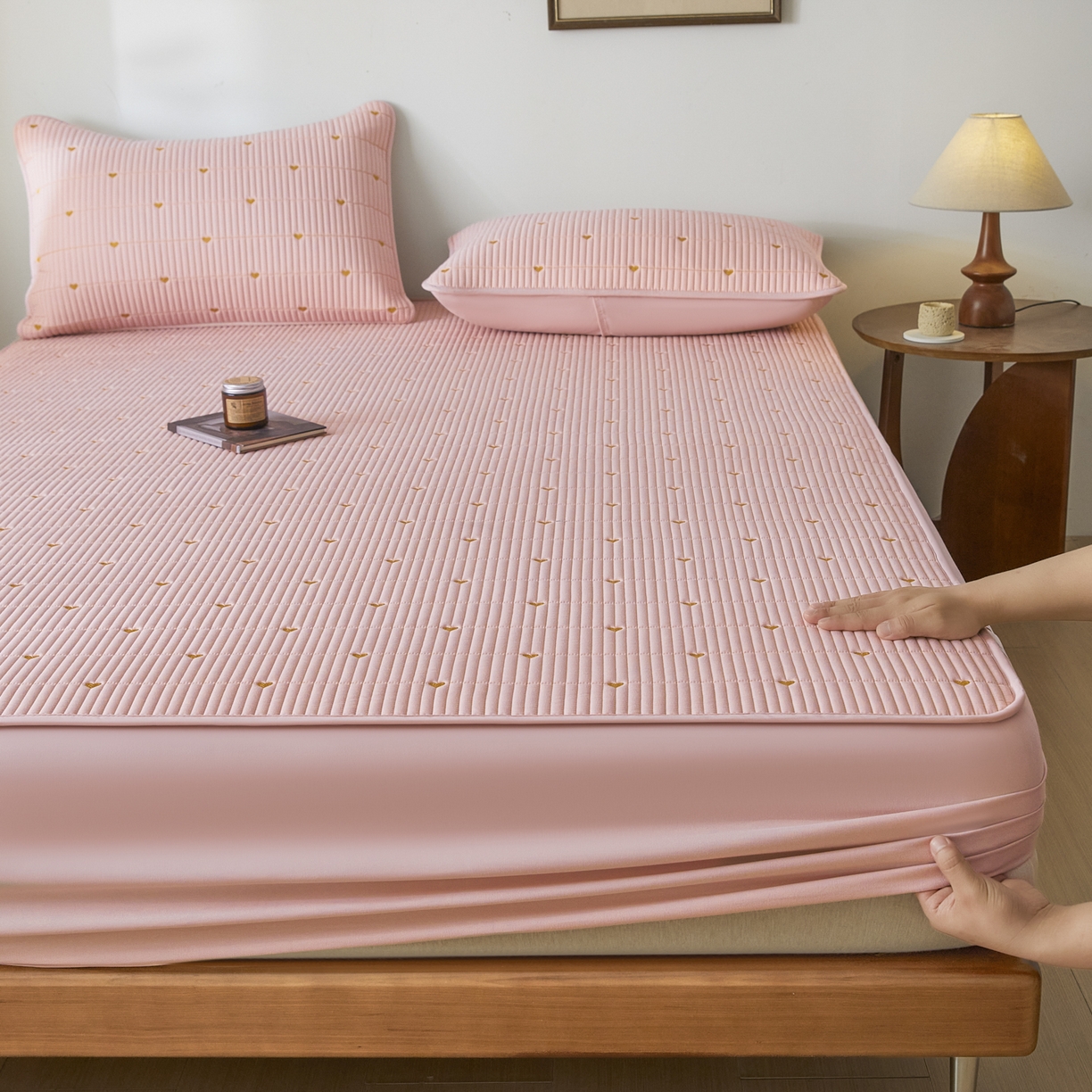 91家纺网 家纺一手货源 找家纺 （总）芬晴家纺 2025新款A类大豆夹棉爱心防水床笠单床笠床笠单件