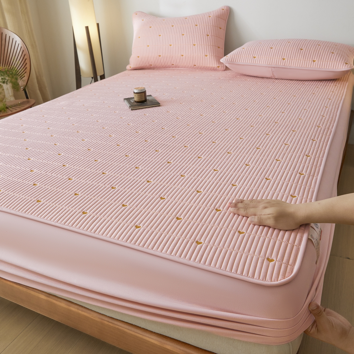 91家纺网 家纺一手货源 找家纺 （总）芬晴家纺 2025新款A类大豆夹棉爱心防水床笠单床笠床笠单件