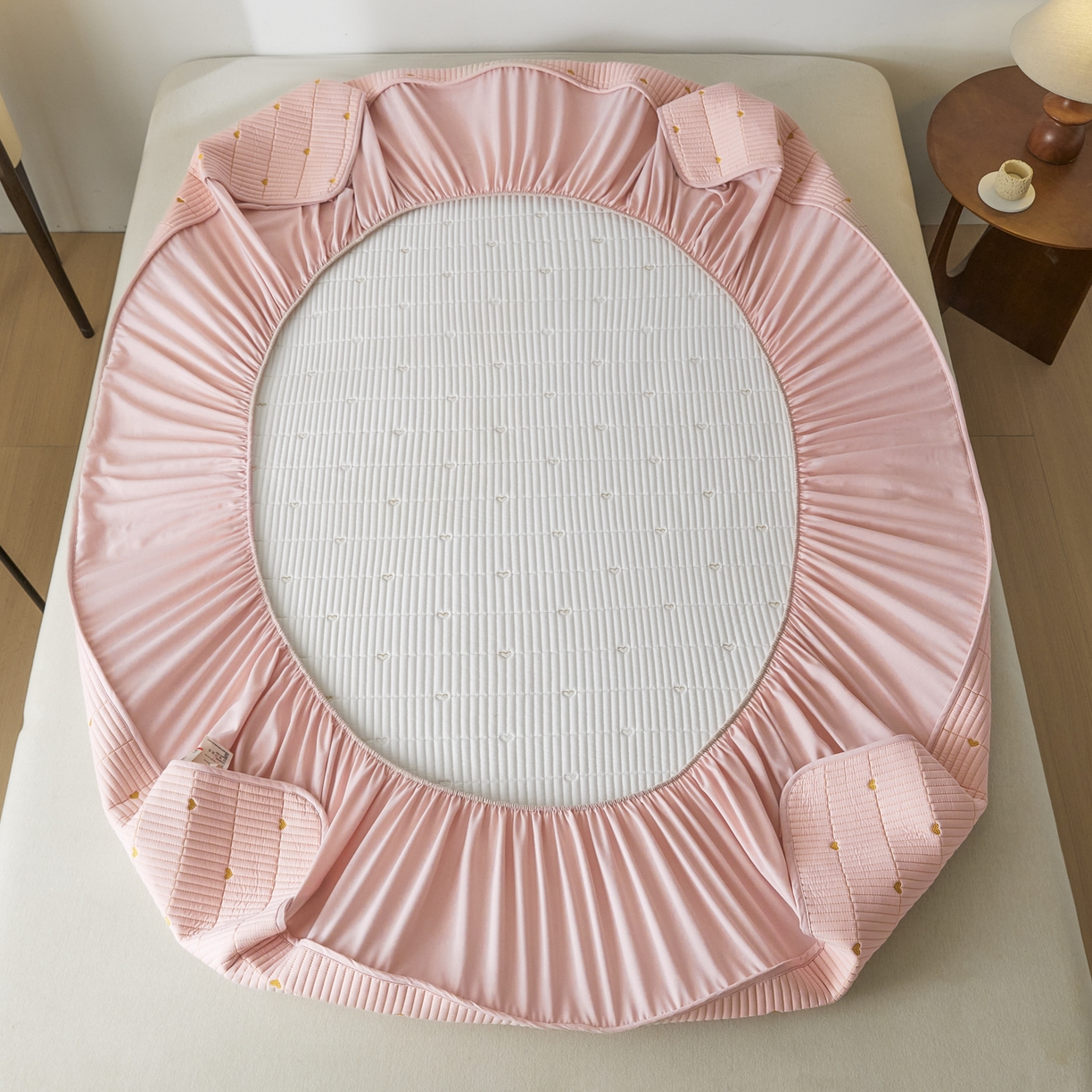 91家纺网 家纺一手货源 找家纺 芬晴家纺 2025新款A类大豆夹棉爱心防水床笠单床笠床笠单件 爱心-豆沙粉