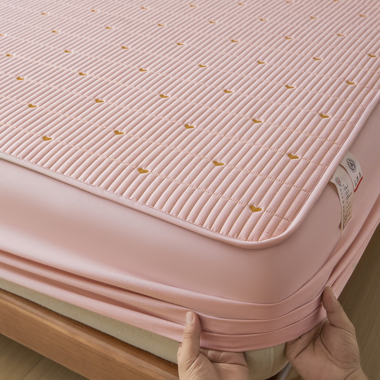 91家纺网 家纺一手货源 找家纺 芬晴家纺 2025新款A类大豆夹棉爱心防水床笠单床笠床笠单件 爱心-豆沙粉