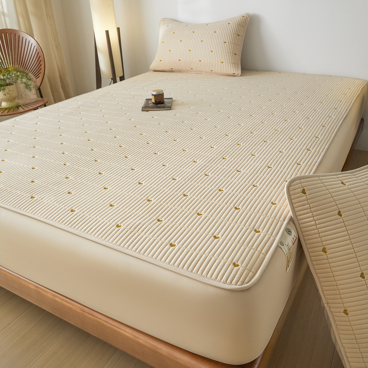 91家纺网 家纺一手货源 找家纺 芬晴家纺 2025新款A类大豆夹棉爱心防水床笠单床笠床笠单件 爱心-卡其